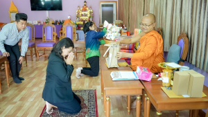 ทีมผู้บริหารและผู้แทนบุคลากร มรภ.เทพสตรี เข้านมัสการพระธรรมวชิรสุนทร เจ้าคณะจังหวัดลพบุรี เสริมสิริมงคลและสานสัมพันธ์ความร่วมมือทางการศึกษา