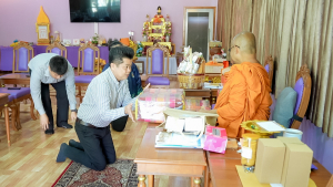 ทีมผู้บริหารและผู้แทนบุคลากร มรภ.เทพสตรี เข้านมัสการพระธรรมวชิรสุนทร เจ้าคณะจังหวัดลพบุรี เสริมสิริมงคลและสานสัมพันธ์ความร่วมมือทางการศึกษา