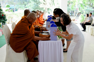 คณะวิทยาการจัดการ จัดพิธีทำบุญตักบาตรรับปีใหม่ พร้อมจัดโครงการสานสัมพันธ์พี่น้องวิทยาการจัดการ