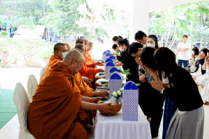 คณะวิทยาการจัดการ จัดพิธีทำบุญตักบาตรรับปีใหม่ พร้อมจัดโครงการสานสัมพันธ์พี่น้องวิทยาการจัดการ