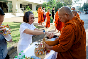 คณะวิทยาการจัดการ จัดพิธีทำบุญตักบาตรรับปีใหม่ พร้อมจัดโครงการสานสัมพันธ์พี่น้องวิทยาการจัดการ
