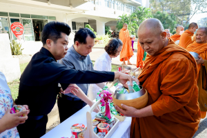 คณะวิทยาการจัดการ จัดพิธีทำบุญตักบาตรรับปีใหม่ พร้อมจัดโครงการสานสัมพันธ์พี่น้องวิทยาการจัดการ