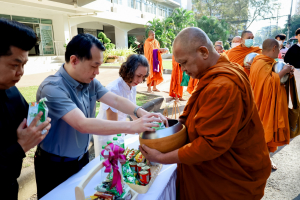 คณะวิทยาการจัดการ จัดพิธีทำบุญตักบาตรรับปีใหม่ พร้อมจัดโครงการสานสัมพันธ์พี่น้องวิทยาการจัดการ