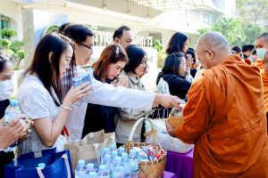 คณะวิทยาการจัดการ จัดพิธีทำบุญตักบาตรรับปีใหม่ พร้อมจัดโครงการสานสัมพันธ์พี่น้องวิทยาการจัดการ