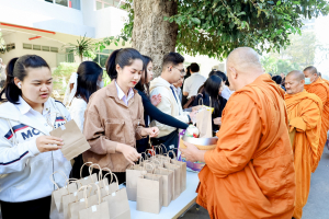 คณะวิทยาการจัดการ จัดพิธีทำบุญตักบาตรรับปีใหม่ พร้อมจัดโครงการสานสัมพันธ์พี่น้องวิทยาการจัดการ