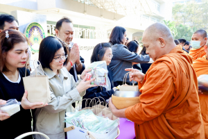 คณะวิทยาการจัดการ จัดพิธีทำบุญตักบาตรรับปีใหม่ พร้อมจัดโครงการสานสัมพันธ์พี่น้องวิทยาการจัดการ