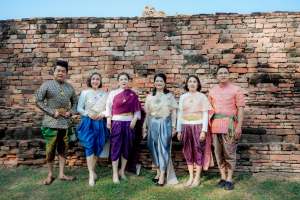 มรภ.เทพสตรี ร่วมสืบสานอัตลักษณ์เมืองละโว้ นำผู้บริหาร คณาจารย์ และบุคลากร แต่งกายย้อนยุค ถ่ายทำ MV ประชาสัมพันธ์งานแผ่นดินสมเด็จพระนารายณ์มหาราช ประจำปี พ.ศ. 2569