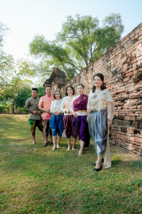 มรภ.เทพสตรี ร่วมสืบสานอัตลักษณ์เมืองละโว้ นำผู้บริหาร คณาจารย์ และบุคลากร แต่งกายย้อนยุค ถ่ายทำ MV ประชาสัมพันธ์งานแผ่นดินสมเด็จพระนารายณ์มหาราช ประจำปี พ.ศ. 2569