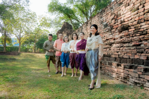 มรภ.เทพสตรี ร่วมสืบสานอัตลักษณ์เมืองละโว้ นำผู้บริหาร คณาจารย์ และบุคลากร แต่งกายย้อนยุค ถ่ายทำ MV ประชาสัมพันธ์งานแผ่นดินสมเด็จพระนารายณ์มหาราช ประจำปี พ.ศ. 2569