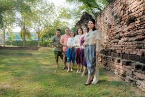 มรภ.เทพสตรี ร่วมสืบสานอัตลักษณ์เมืองละโว้ นำผู้บริหาร คณาจารย์ และบุคลากร แต่งกายย้อนยุค ถ่ายทำ MV ประชาสัมพันธ์งานแผ่นดินสมเด็จพระนารายณ์มหาราช ประจำปี พ.ศ. 2569