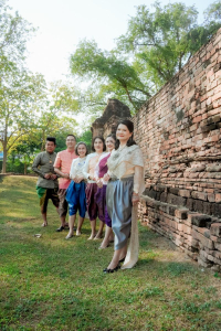 มรภ.เทพสตรี ร่วมสืบสานอัตลักษณ์เมืองละโว้ นำผู้บริหาร คณาจารย์ และบุคลากร แต่งกายย้อนยุค ถ่ายทำ MV ประชาสัมพันธ์งานแผ่นดินสมเด็จพระนารายณ์มหาราช ประจำปี พ.ศ. 2569