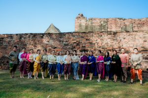 มรภ.เทพสตรี ร่วมสืบสานอัตลักษณ์เมืองละโว้ นำผู้บริหาร คณาจารย์ และบุคลากร แต่งกายย้อนยุค ถ่ายทำ MV ประชาสัมพันธ์งานแผ่นดินสมเด็จพระนารายณ์มหาราช ประจำปี พ.ศ. 2569