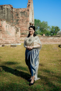 มรภ.เทพสตรี ร่วมสืบสานอัตลักษณ์เมืองละโว้ นำผู้บริหาร คณาจารย์ และบุคลากร แต่งกายย้อนยุค ถ่ายทำ MV ประชาสัมพันธ์งานแผ่นดินสมเด็จพระนารายณ์มหาราช ประจำปี พ.ศ. 2569