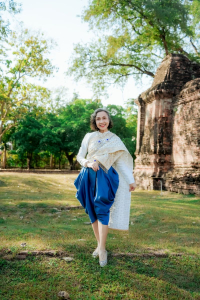 มรภ.เทพสตรี ร่วมสืบสานอัตลักษณ์เมืองละโว้ นำผู้บริหาร คณาจารย์ และบุคลากร แต่งกายย้อนยุค ถ่ายทำ MV ประชาสัมพันธ์งานแผ่นดินสมเด็จพระนารายณ์มหาราช ประจำปี พ.ศ. 2569