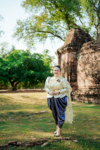 มรภ.เทพสตรี ร่วมสืบสานอัตลักษณ์เมืองละโว้ นำผู้บริหาร คณาจารย์ และบุคลากร แต่งกายย้อนยุค ถ่ายทำ MV ประชาสัมพันธ์งานแผ่นดินสมเด็จพระนารายณ์มหาราช ประจำปี พ.ศ. 2569