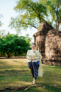 มรภ.เทพสตรี ร่วมสืบสานอัตลักษณ์เมืองละโว้ นำผู้บริหาร คณาจารย์ และบุคลากร แต่งกายย้อนยุค ถ่ายทำ MV ประชาสัมพันธ์งานแผ่นดินสมเด็จพระนารายณ์มหาราช ประจำปี พ.ศ. 2569