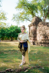 มรภ.เทพสตรี ร่วมสืบสานอัตลักษณ์เมืองละโว้ นำผู้บริหาร คณาจารย์ และบุคลากร แต่งกายย้อนยุค ถ่ายทำ MV ประชาสัมพันธ์งานแผ่นดินสมเด็จพระนารายณ์มหาราช ประจำปี พ.ศ. 2569