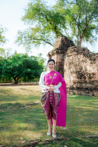 มรภ.เทพสตรี ร่วมสืบสานอัตลักษณ์เมืองละโว้ นำผู้บริหาร คณาจารย์ และบุคลากร แต่งกายย้อนยุค ถ่ายทำ MV ประชาสัมพันธ์งานแผ่นดินสมเด็จพระนารายณ์มหาราช ประจำปี พ.ศ. 2569