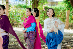 มรภ.เทพสตรี ร่วมสืบสานอัตลักษณ์เมืองละโว้ นำผู้บริหาร คณาจารย์ และบุคลากร แต่งกายย้อนยุค ถ่ายทำ MV ประชาสัมพันธ์งานแผ่นดินสมเด็จพระนารายณ์มหาราช ประจำปี พ.ศ. 2569