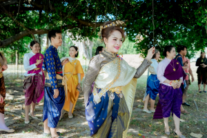 มรภ.เทพสตรี ร่วมสืบสานอัตลักษณ์เมืองละโว้ นำผู้บริหาร คณาจารย์ และบุคลากร แต่งกายย้อนยุค ถ่ายทำ MV ประชาสัมพันธ์งานแผ่นดินสมเด็จพระนารายณ์มหาราช ประจำปี พ.ศ. 2569