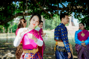 มรภ.เทพสตรี ร่วมสืบสานอัตลักษณ์เมืองละโว้ นำผู้บริหาร คณาจารย์ และบุคลากร แต่งกายย้อนยุค ถ่ายทำ MV ประชาสัมพันธ์งานแผ่นดินสมเด็จพระนารายณ์มหาราช ประจำปี พ.ศ. 2569