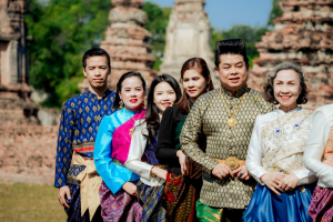 มรภ.เทพสตรี ร่วมสืบสานอัตลักษณ์เมืองละโว้ นำผู้บริหาร คณาจารย์ และบุคลากร แต่งกายย้อนยุค ถ่ายทำ MV ประชาสัมพันธ์งานแผ่นดินสมเด็จพระนารายณ์มหาราช ประจำปี พ.ศ. 2569