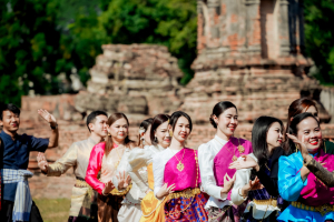 มรภ.เทพสตรี ร่วมสืบสานอัตลักษณ์เมืองละโว้ นำผู้บริหาร คณาจารย์ และบุคลากร แต่งกายย้อนยุค ถ่ายทำ MV ประชาสัมพันธ์งานแผ่นดินสมเด็จพระนารายณ์มหาราช ประจำปี พ.ศ. 2569