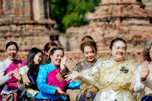 มรภ.เทพสตรี ร่วมสืบสานอัตลักษณ์เมืองละโว้ นำผู้บริหาร คณาจารย์ และบุคลากร แต่งกายย้อนยุค ถ่ายทำ MV ประชาสัมพันธ์งานแผ่นดินสมเด็จพระนารายณ์มหาราช ประจำปี พ.ศ. 2569