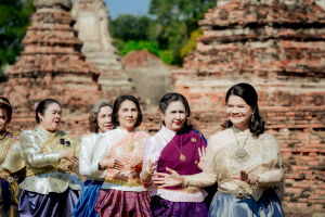 มรภ.เทพสตรี ร่วมสืบสานอัตลักษณ์เมืองละโว้ นำผู้บริหาร คณาจารย์ และบุคลากร แต่งกายย้อนยุค ถ่ายทำ MV ประชาสัมพันธ์งานแผ่นดินสมเด็จพระนารายณ์มหาราช ประจำปี พ.ศ. 2569