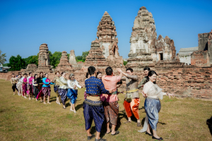 มรภ.เทพสตรี ร่วมสืบสานอัตลักษณ์เมืองละโว้ นำผู้บริหาร คณาจารย์ และบุคลากร แต่งกายย้อนยุค ถ่ายทำ MV ประชาสัมพันธ์งานแผ่นดินสมเด็จพระนารายณ์มหาราช ประจำปี พ.ศ. 2569