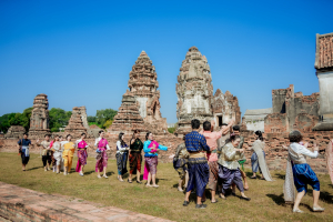 มรภ.เทพสตรี ร่วมสืบสานอัตลักษณ์เมืองละโว้ นำผู้บริหาร คณาจารย์ และบุคลากร แต่งกายย้อนยุค ถ่ายทำ MV ประชาสัมพันธ์งานแผ่นดินสมเด็จพระนารายณ์มหาราช ประจำปี พ.ศ. 2569