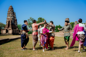 มรภ.เทพสตรี ร่วมสืบสานอัตลักษณ์เมืองละโว้ นำผู้บริหาร คณาจารย์ และบุคลากร แต่งกายย้อนยุค ถ่ายทำ MV ประชาสัมพันธ์งานแผ่นดินสมเด็จพระนารายณ์มหาราช ประจำปี พ.ศ. 2569