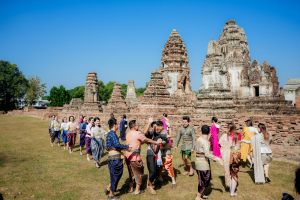 มรภ.เทพสตรี ร่วมสืบสานอัตลักษณ์เมืองละโว้ นำผู้บริหาร คณาจารย์ และบุคลากร แต่งกายย้อนยุค ถ่ายทำ MV ประชาสัมพันธ์งานแผ่นดินสมเด็จพระนารายณ์มหาราช ประจำปี พ.ศ. 2569
