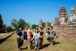 มรภ.เทพสตรี ร่วมสืบสานอัตลักษณ์เมืองละโว้ นำผู้บริหาร คณาจารย์ และบุคลากร แต่งกายย้อนยุค ถ่ายทำ MV ประชาสัมพันธ์งานแผ่นดินสมเด็จพระนารายณ์มหาราช ประจำปี พ.ศ. 2569