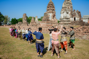 มรภ.เทพสตรี ร่วมสืบสานอัตลักษณ์เมืองละโว้ นำผู้บริหาร คณาจารย์ และบุคลากร แต่งกายย้อนยุค ถ่ายทำ MV ประชาสัมพันธ์งานแผ่นดินสมเด็จพระนารายณ์มหาราช ประจำปี พ.ศ. 2569