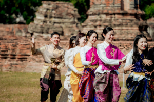 มรภ.เทพสตรี ร่วมสืบสานอัตลักษณ์เมืองละโว้ นำผู้บริหาร คณาจารย์ และบุคลากร แต่งกายย้อนยุค ถ่ายทำ MV ประชาสัมพันธ์งานแผ่นดินสมเด็จพระนารายณ์มหาราช ประจำปี พ.ศ. 2569