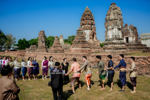 มรภ.เทพสตรี ร่วมสืบสานอัตลักษณ์เมืองละโว้ นำผู้บริหาร คณาจารย์ และบุคลากร แต่งกายย้อนยุค ถ่ายทำ MV ประชาสัมพันธ์งานแผ่นดินสมเด็จพระนารายณ์มหาราช ประจำปี พ.ศ. 2569