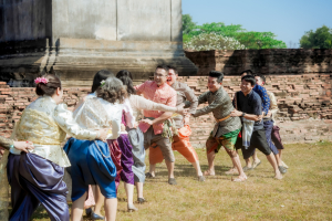 มรภ.เทพสตรี ร่วมสืบสานอัตลักษณ์เมืองละโว้ นำผู้บริหาร คณาจารย์ และบุคลากร แต่งกายย้อนยุค ถ่ายทำ MV ประชาสัมพันธ์งานแผ่นดินสมเด็จพระนารายณ์มหาราช ประจำปี พ.ศ. 2569