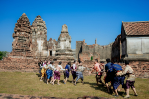 มรภ.เทพสตรี ร่วมสืบสานอัตลักษณ์เมืองละโว้ นำผู้บริหาร คณาจารย์ และบุคลากร แต่งกายย้อนยุค ถ่ายทำ MV ประชาสัมพันธ์งานแผ่นดินสมเด็จพระนารายณ์มหาราช ประจำปี พ.ศ. 2569