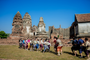 มรภ.เทพสตรี ร่วมสืบสานอัตลักษณ์เมืองละโว้ นำผู้บริหาร คณาจารย์ และบุคลากร แต่งกายย้อนยุค ถ่ายทำ MV ประชาสัมพันธ์งานแผ่นดินสมเด็จพระนารายณ์มหาราช ประจำปี พ.ศ. 2569