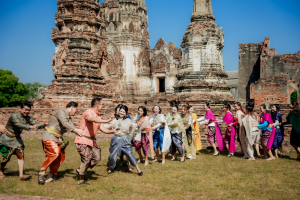 มรภ.เทพสตรี ร่วมสืบสานอัตลักษณ์เมืองละโว้ นำผู้บริหาร คณาจารย์ และบุคลากร แต่งกายย้อนยุค ถ่ายทำ MV ประชาสัมพันธ์งานแผ่นดินสมเด็จพระนารายณ์มหาราช ประจำปี พ.ศ. 2569