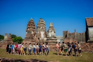 มรภ.เทพสตรี ร่วมสืบสานอัตลักษณ์เมืองละโว้ นำผู้บริหาร คณาจารย์ และบุคลากร แต่งกายย้อนยุค ถ่ายทำ MV ประชาสัมพันธ์งานแผ่นดินสมเด็จพระนารายณ์มหาราช ประจำปี พ.ศ. 2569