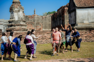 มรภ.เทพสตรี ร่วมสืบสานอัตลักษณ์เมืองละโว้ นำผู้บริหาร คณาจารย์ และบุคลากร แต่งกายย้อนยุค ถ่ายทำ MV ประชาสัมพันธ์งานแผ่นดินสมเด็จพระนารายณ์มหาราช ประจำปี พ.ศ. 2569