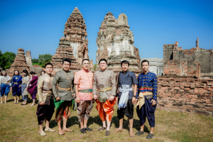 มรภ.เทพสตรี ร่วมสืบสานอัตลักษณ์เมืองละโว้ นำผู้บริหาร คณาจารย์ และบุคลากร แต่งกายย้อนยุค ถ่ายทำ MV ประชาสัมพันธ์งานแผ่นดินสมเด็จพระนารายณ์มหาราช ประจำปี พ.ศ. 2569