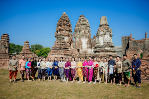 มรภ.เทพสตรี ร่วมสืบสานอัตลักษณ์เมืองละโว้ นำผู้บริหาร คณาจารย์ และบุคลากร แต่งกายย้อนยุค ถ่ายทำ MV ประชาสัมพันธ์งานแผ่นดินสมเด็จพระนารายณ์มหาราช ประจำปี พ.ศ. 2569