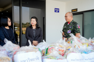 มรภ.เทพสตรี ส่งต่อน้ำใจ มอบสิ่งของอุปโภคบริโภคแก่ ร.31 รอ. เพื่อนำไปมอบแก่ทหารและประชาชนในพื้นที่ชายแดนไทย-กัมพูชา