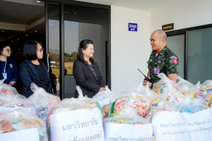 มรภ.เทพสตรี ส่งต่อน้ำใจ มอบสิ่งของอุปโภคบริโภคแก่ ร.31 รอ. เพื่อนำไปมอบแก่ทหารและประชาชนในพื้นที่ชายแดนไทย-กัมพูชา