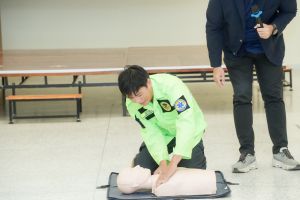 คณะมนุษยศาสตร์ฯ จัดอบรมป้องกันและระงับเหตุอัคคีภัยเบื้องต้น การดับเพลิงและอพยพหนีไฟ