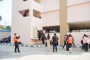 คณะมนุษยศาสตร์ฯ จัดอบรมป้องกันและระงับเหตุอัคคีภัยเบื้องต้น การดับเพลิงและอพยพหนีไฟ