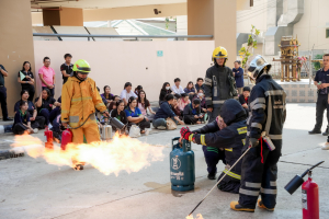 คณะมนุษยศาสตร์ฯ จัดอบรมป้องกันและระงับเหตุอัคคีภัยเบื้องต้น การดับเพลิงและอพยพหนีไฟ